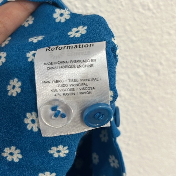 Reformation | River Floral Blue White Jimmy Top | Size 2 FLAWED - Picture 6 of 7